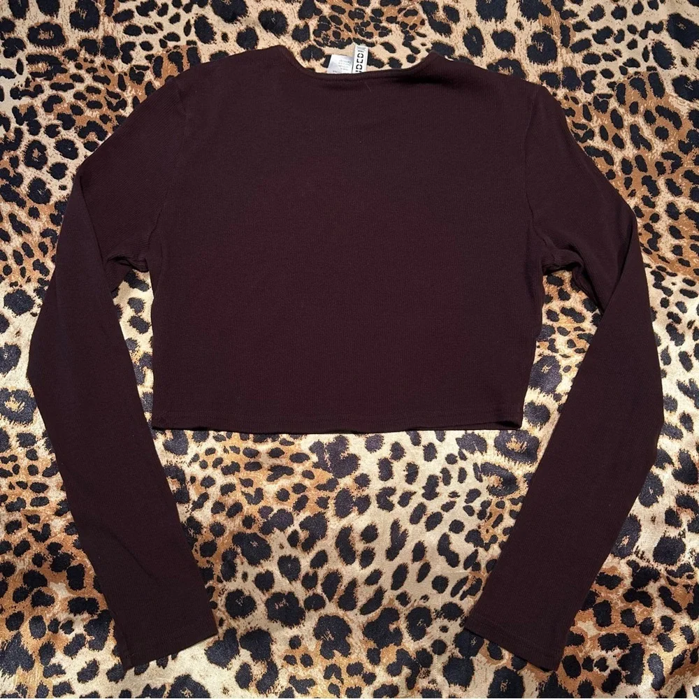 H&M Divided Dark Brown Cropped Long Sleeve Shirt
